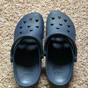 crocs